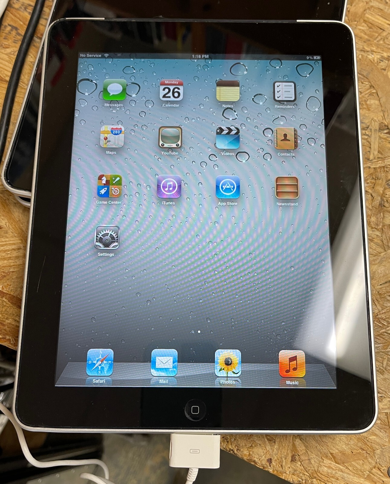 Apple iPad Wi-Fi + 3G Resim 2