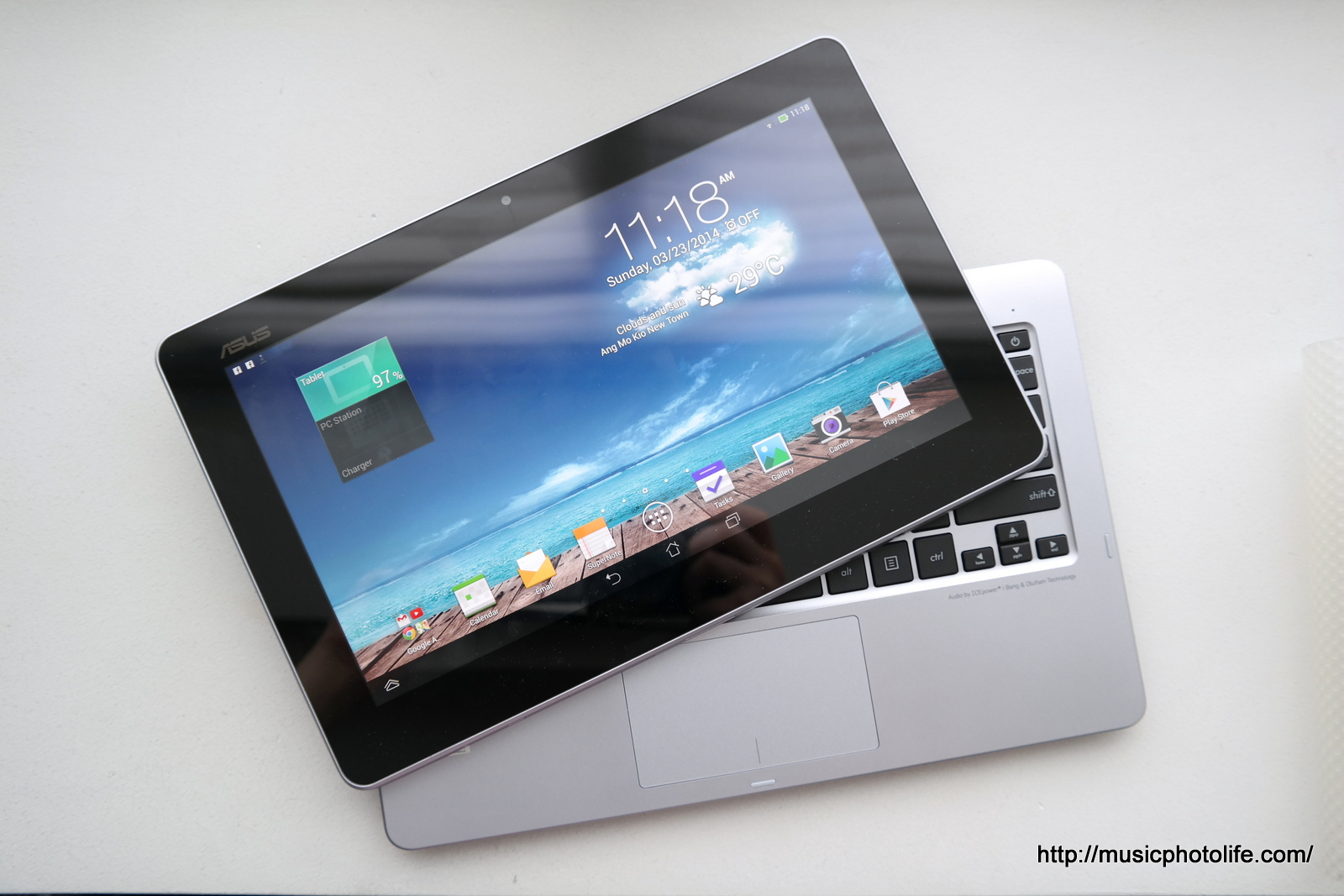 Asus Transformer Book Trio Resim 4
