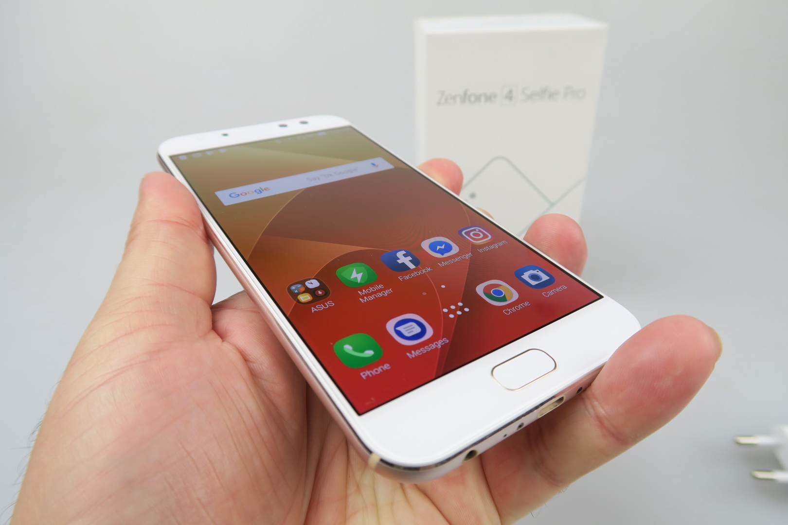 Asus Zenfone 4 Selfie Pro ZD552KL Resim 3