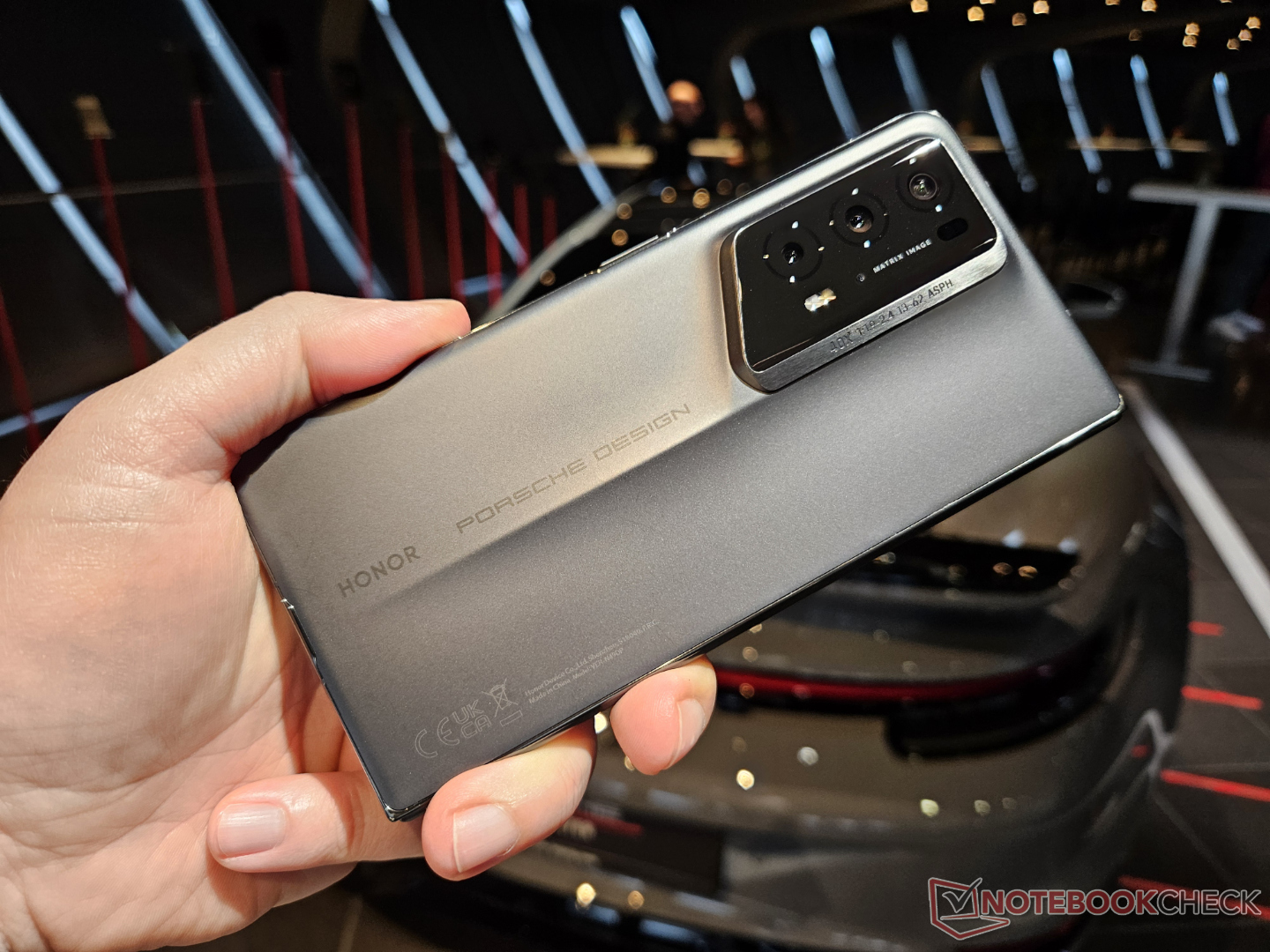 Honor Magic V2 RSR Porsche Design Resim 3