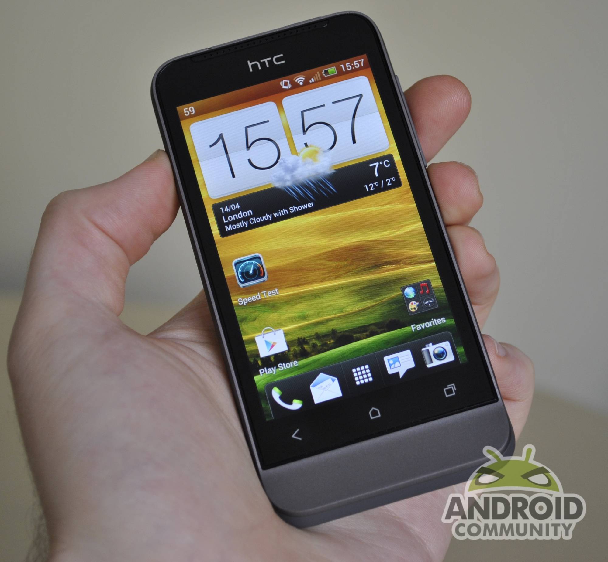 HTC One V Resim 5