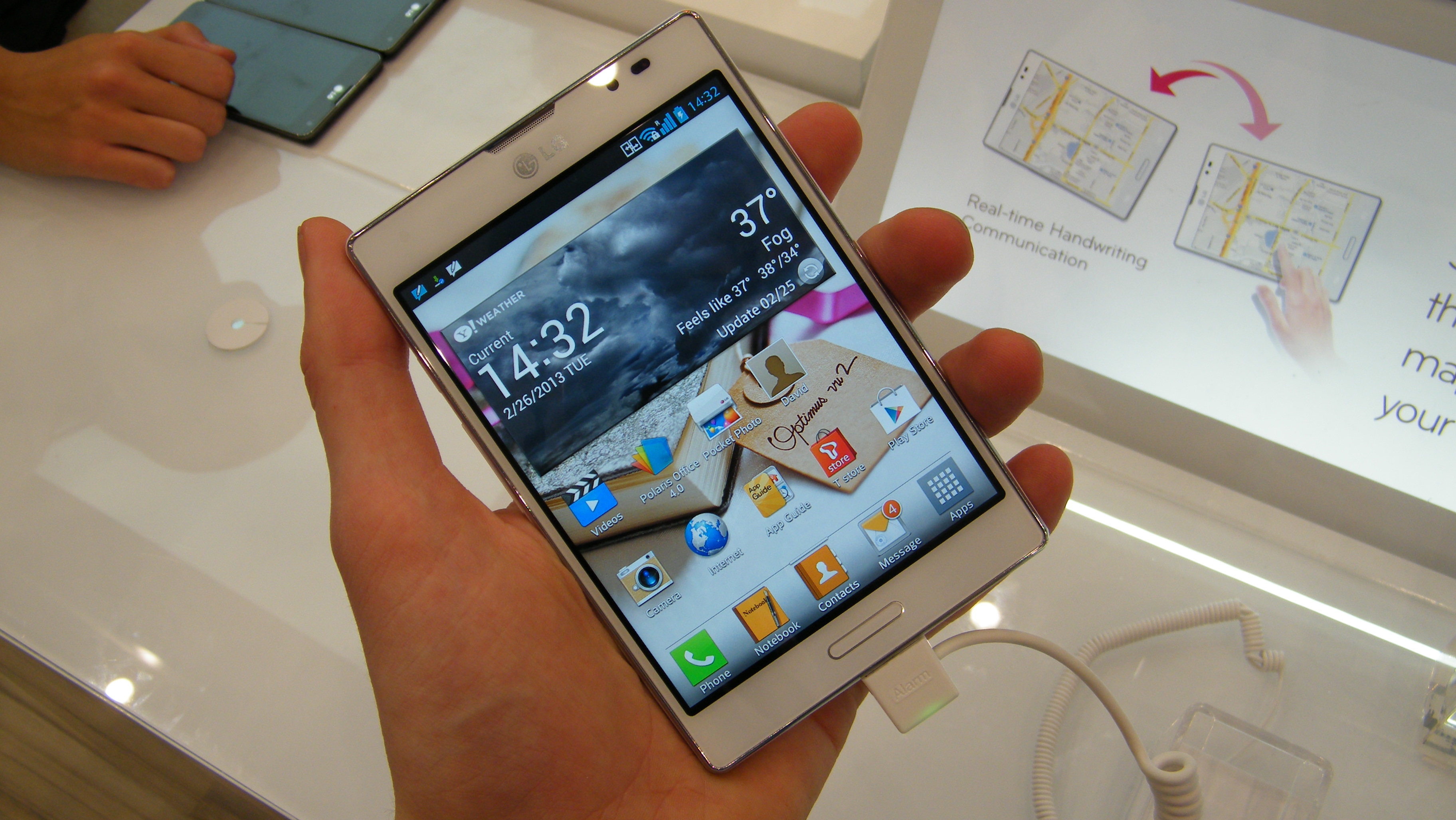 LG Optimus Vu II F200 Resim 4