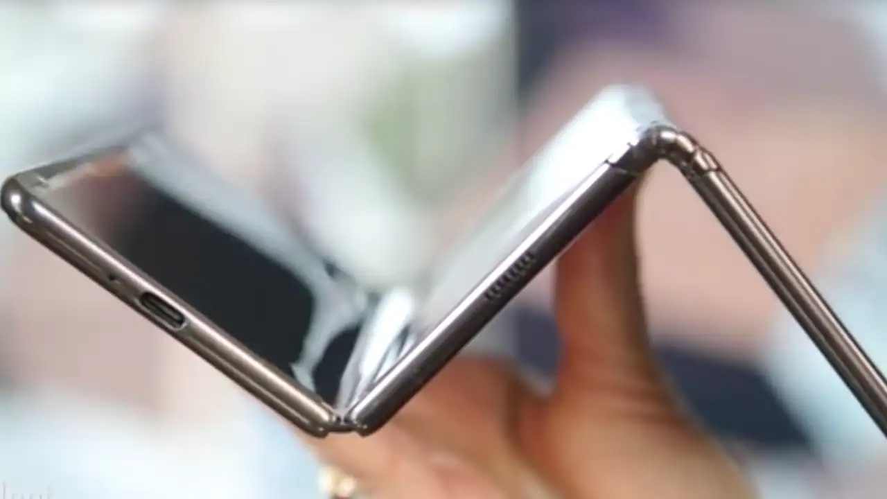 Samsung İlk Üç Katlanabilir Akıllı Telefonunu Tanıtmaya Hazırlanıyor 1