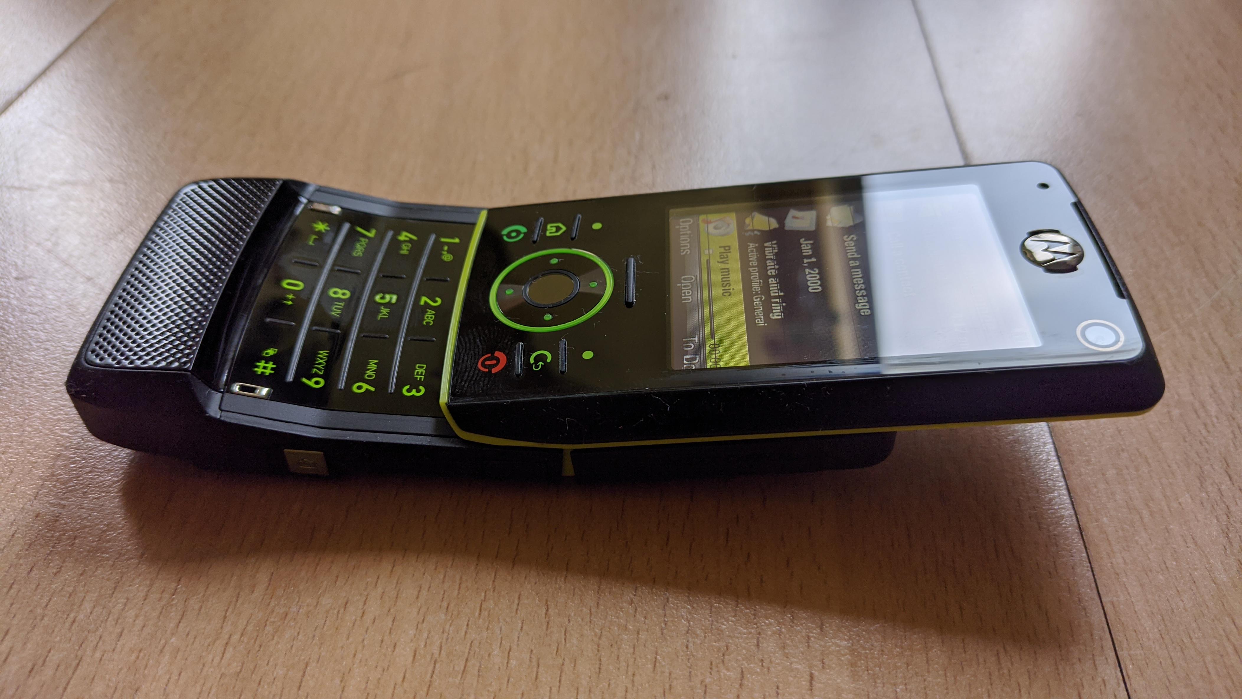 Motorola RIZR Z8 Resim 5