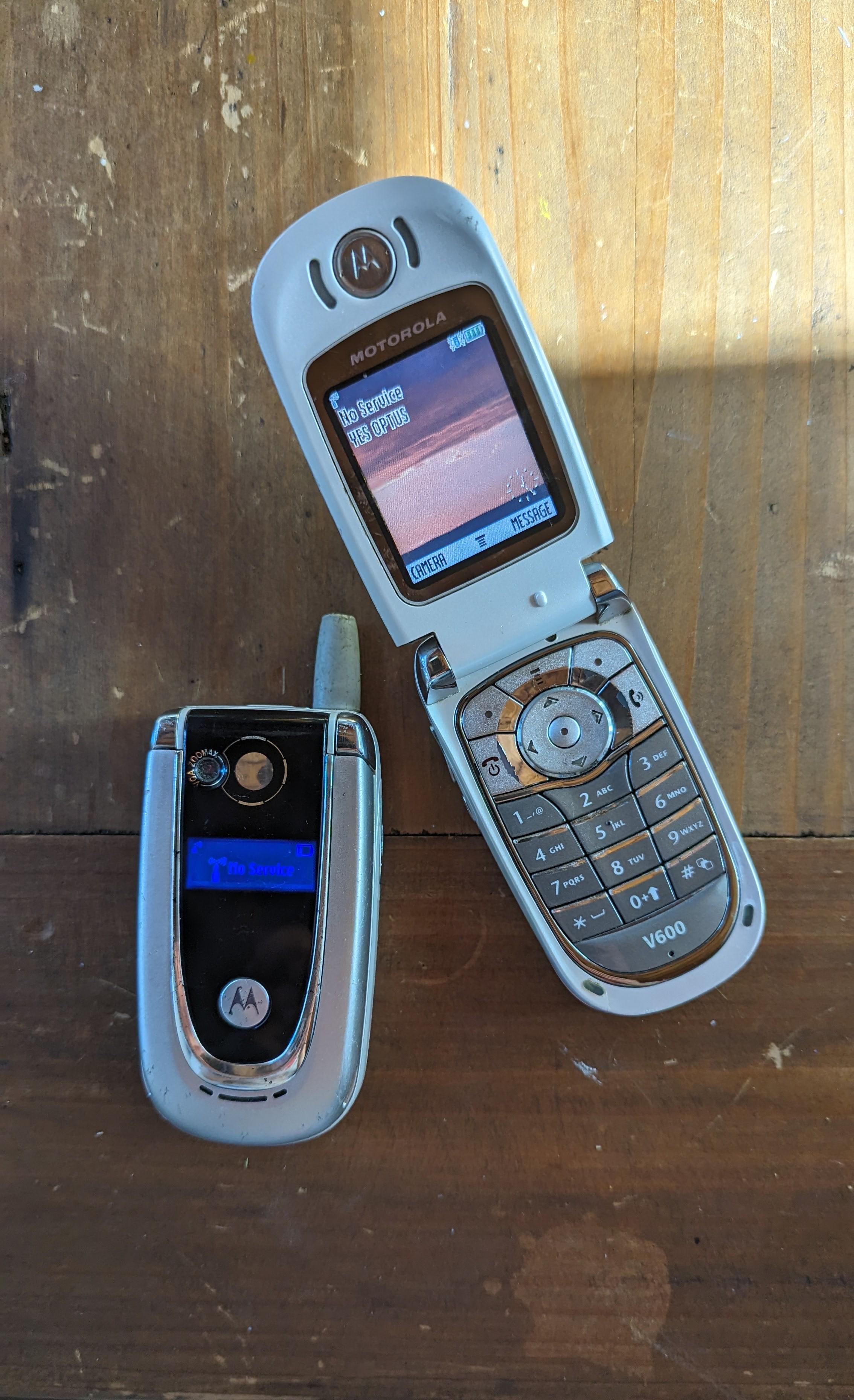Motorola V600 Resim 3