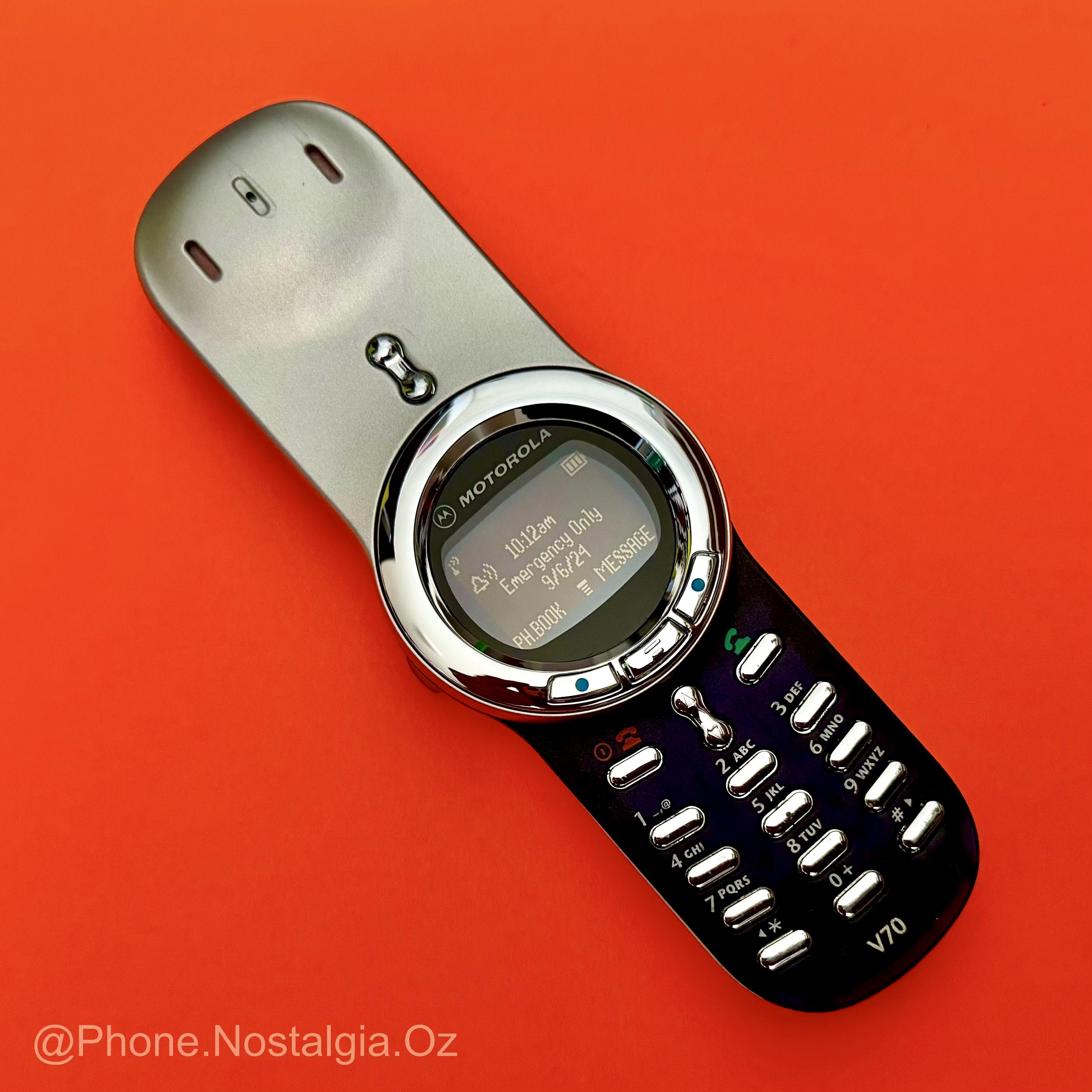 Motorola V70