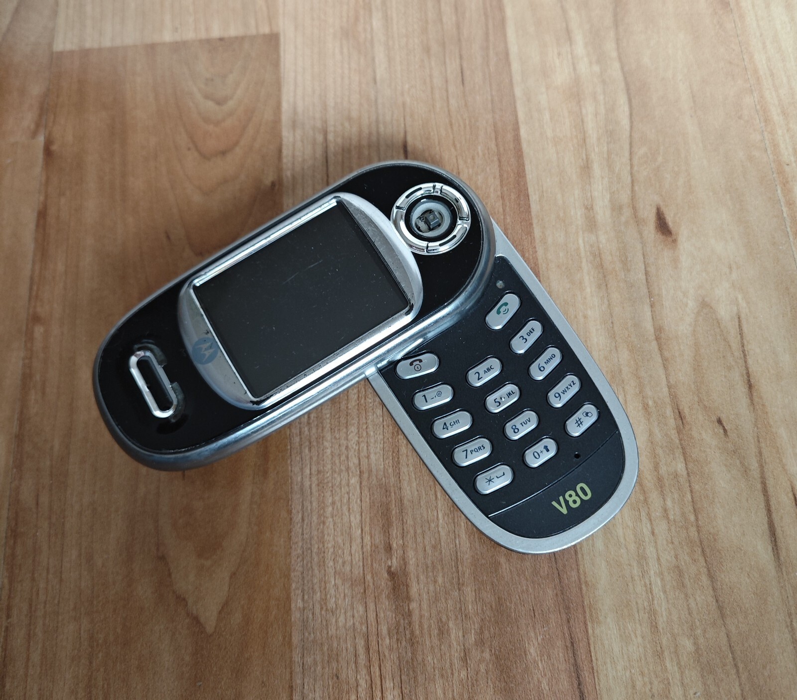 Motorola V80 Resim 2