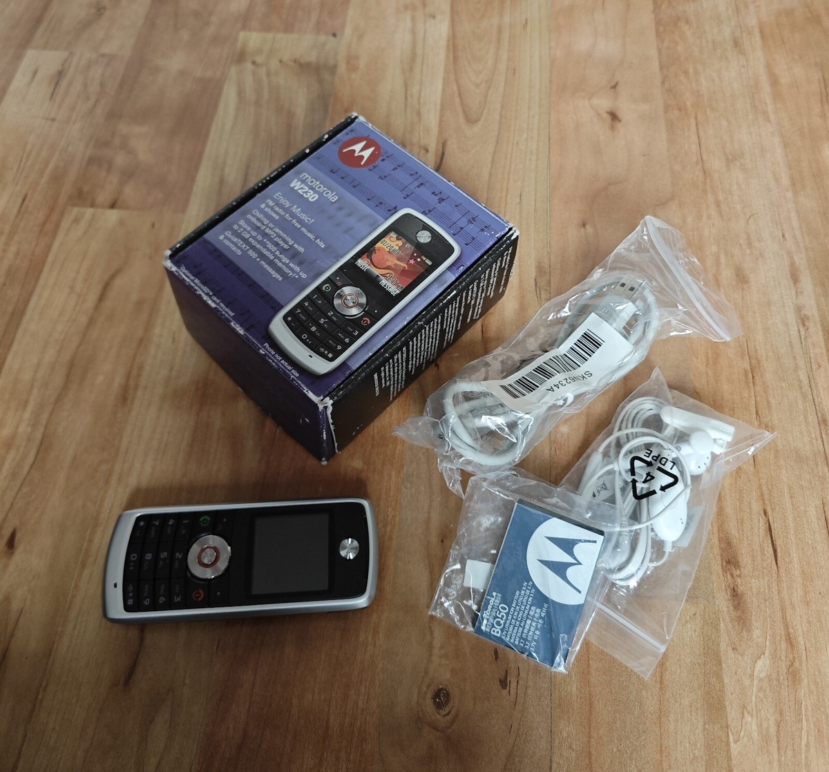 Motorola W230 Resim 3