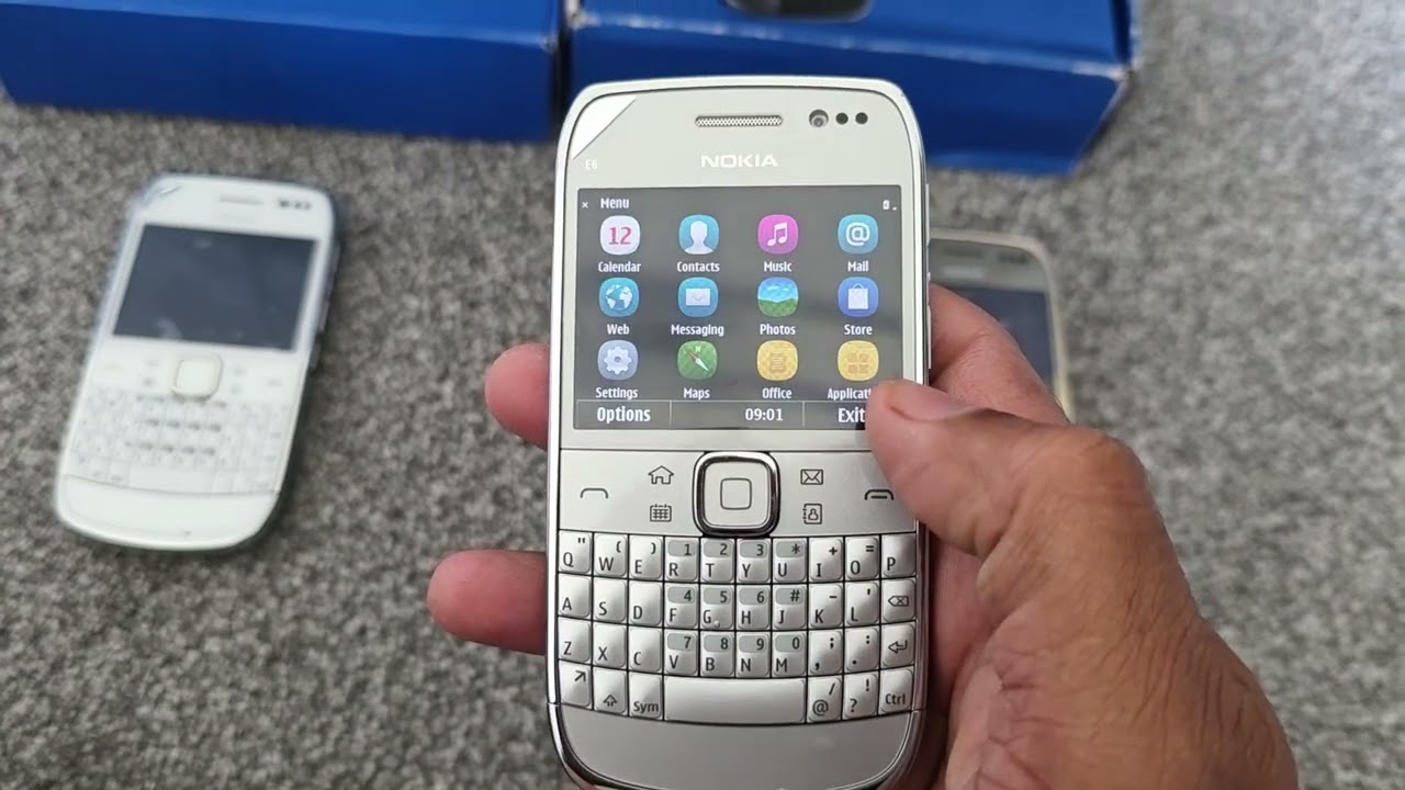 Nokia 702T Resim 3