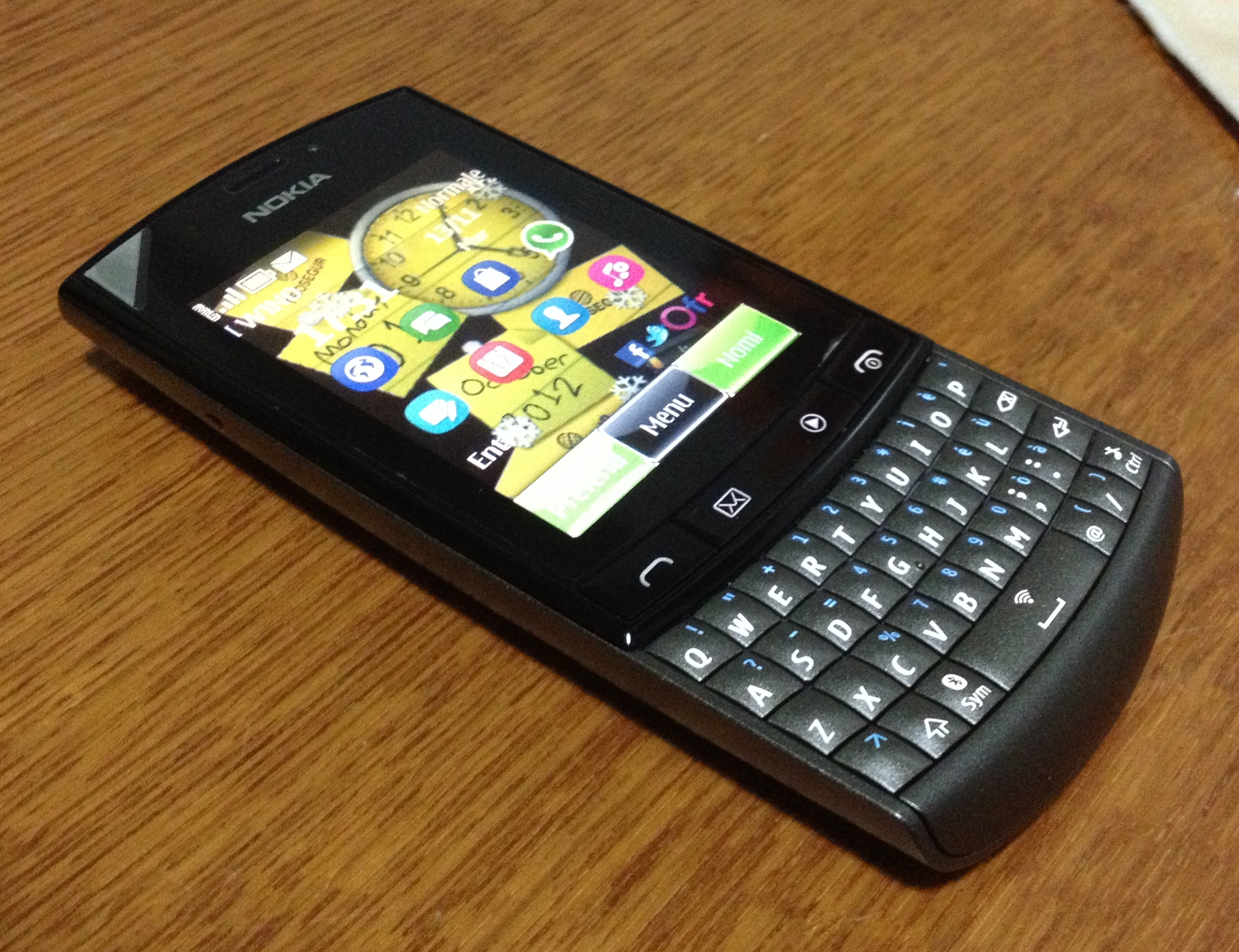 Nokia Asha 303 Resim 4