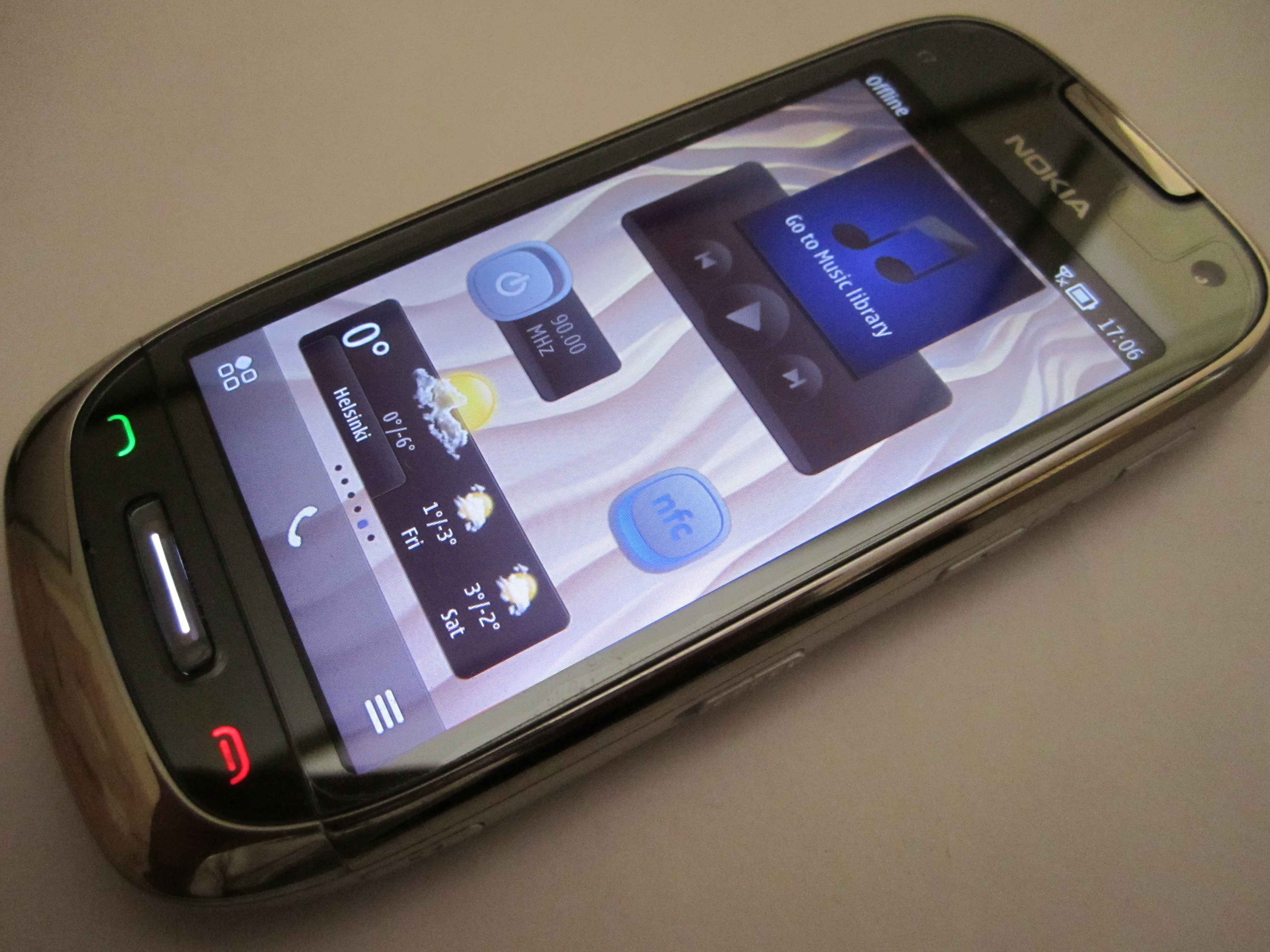 Nokia C7 Resim 2