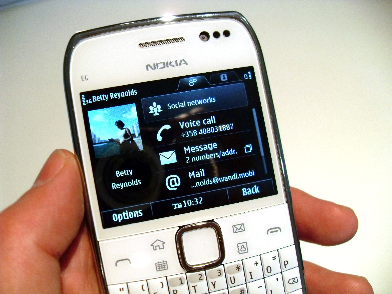 Nokia E6 Resim 3