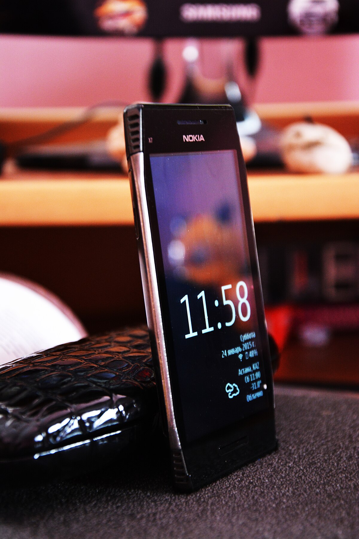 Nokia X7-00 Resim 2