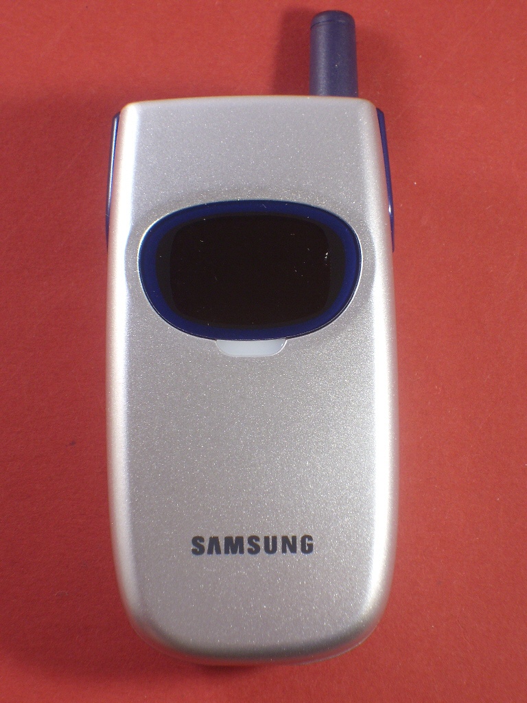 Samsung D100 Resim 3