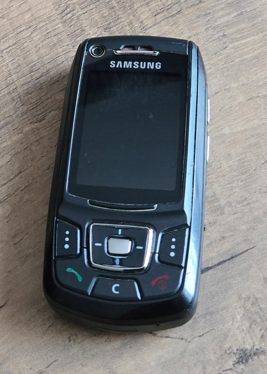 Samsung D300 Resim 3
