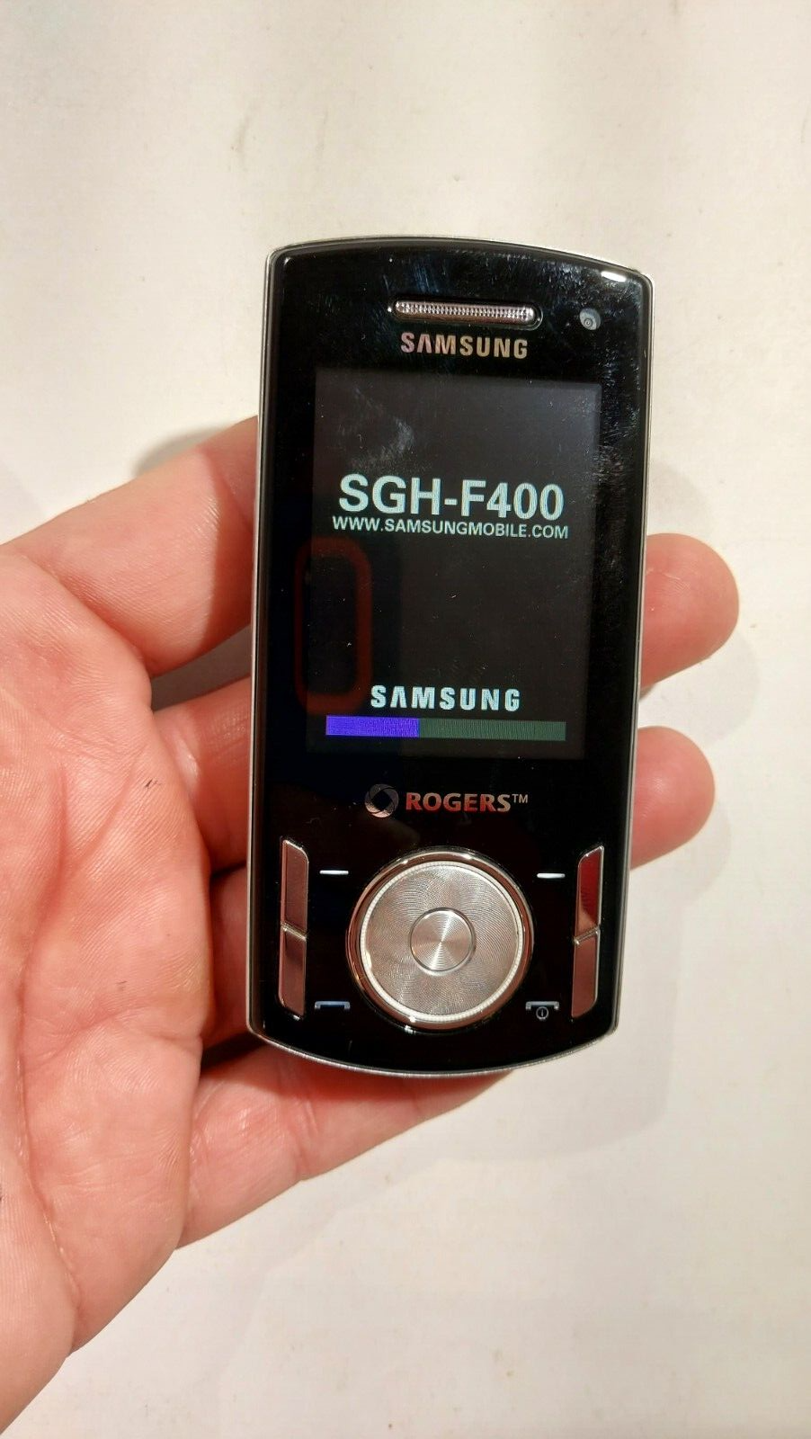 Samsung F400 Resim 3