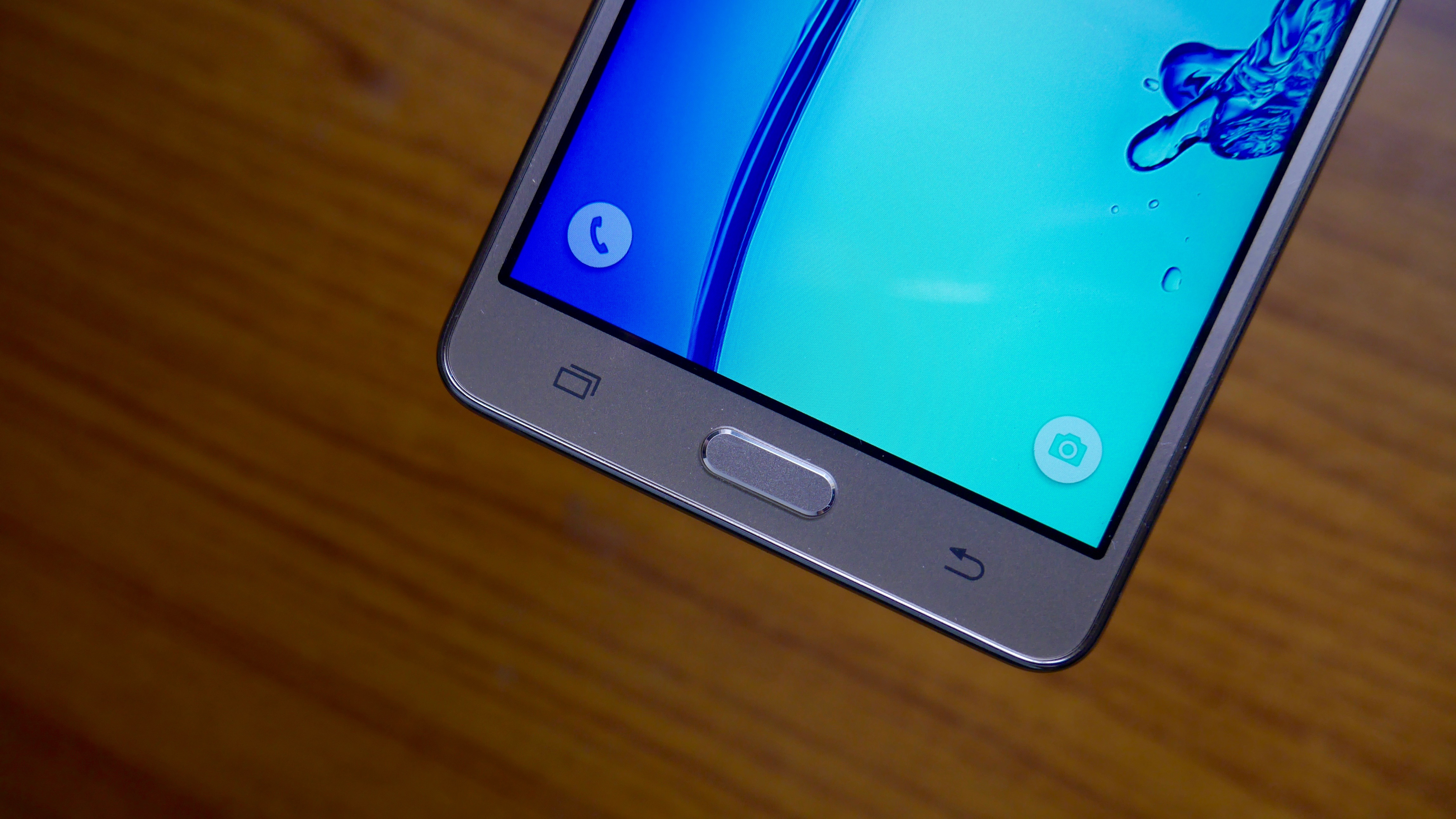 Samsung Galaxy On7 (2016) Resim 3