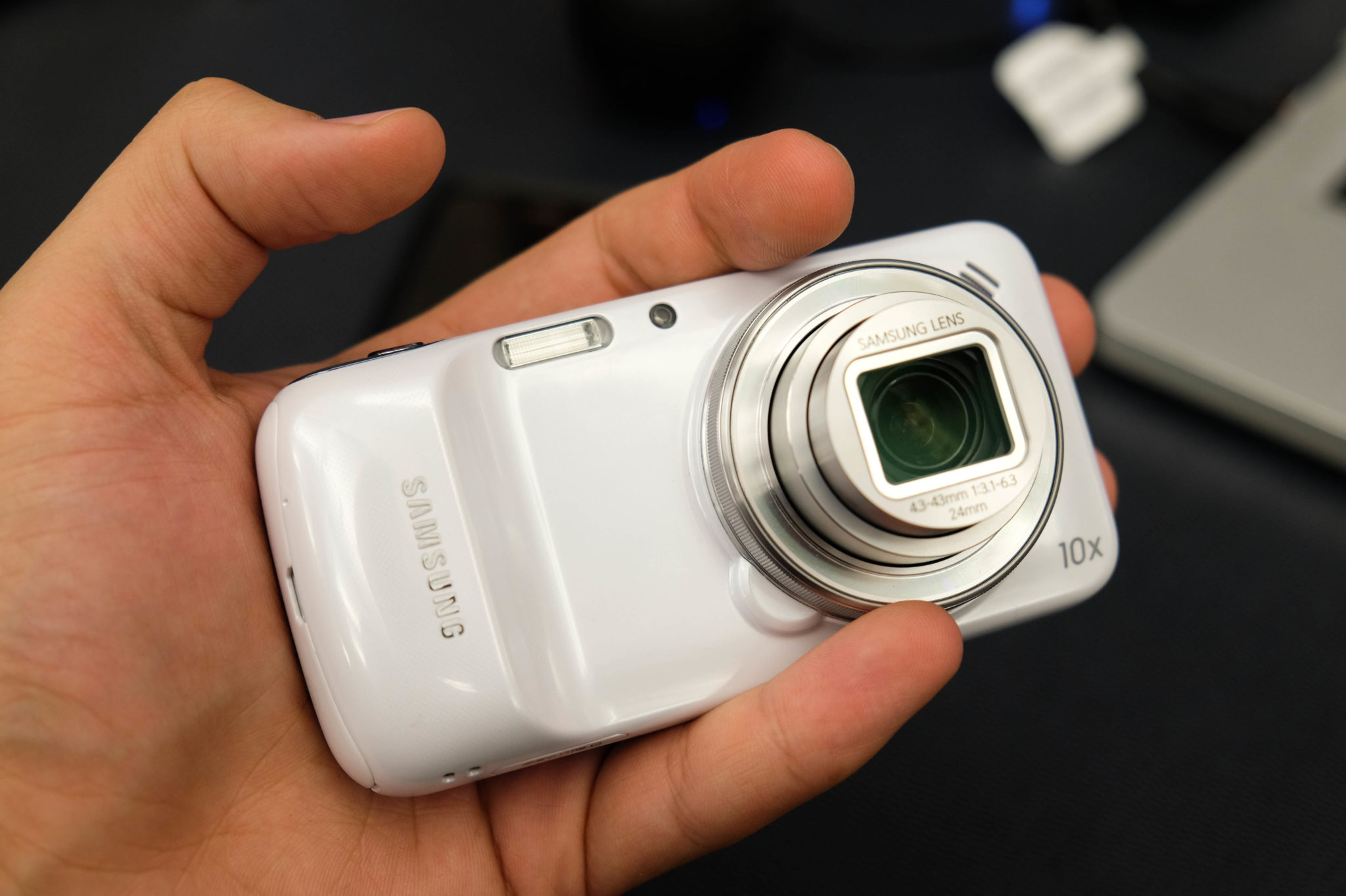 Samsung Galaxy S4 zoom Resim 4