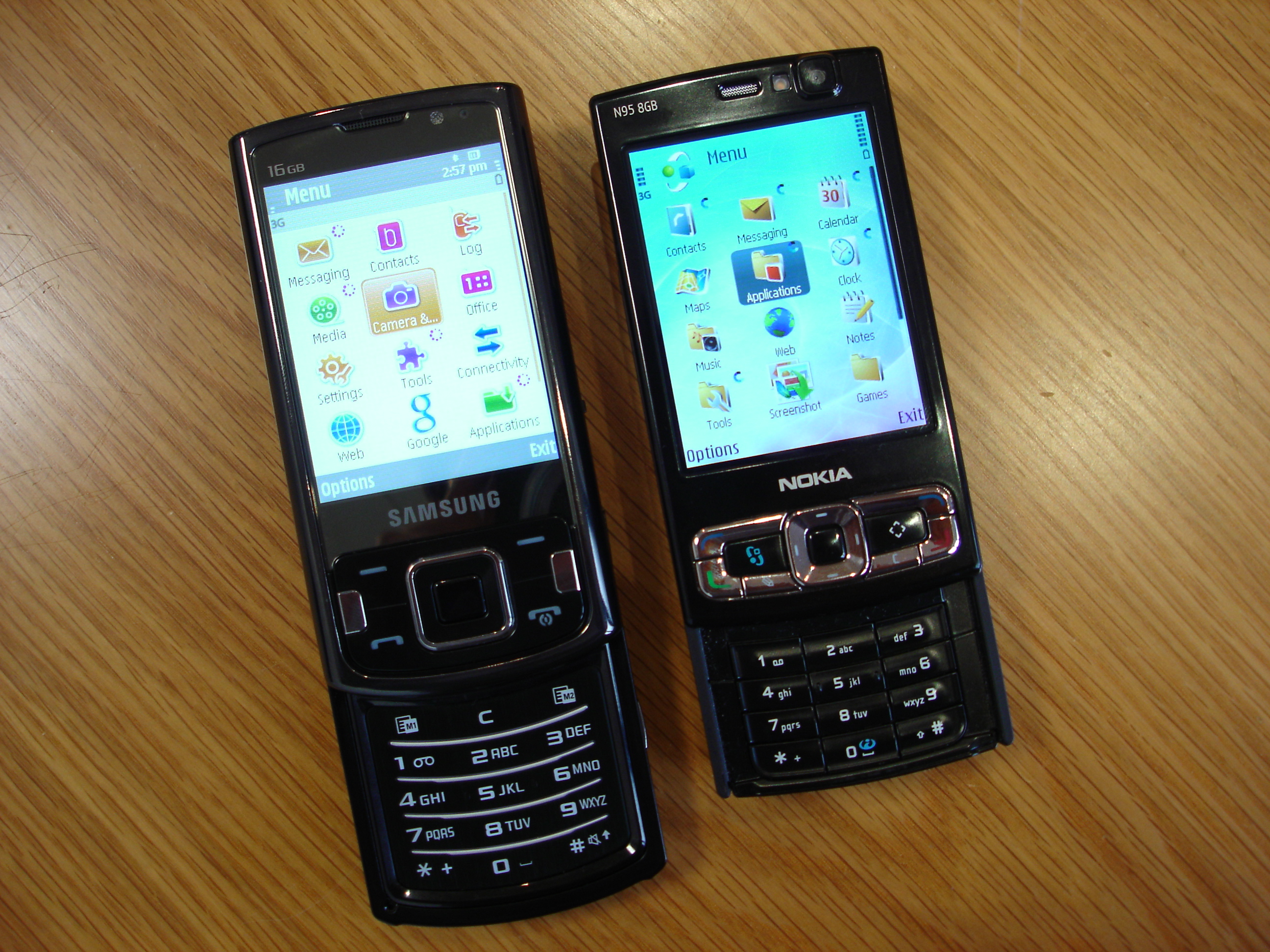 Samsung i8510 INNOV8 Resim 2