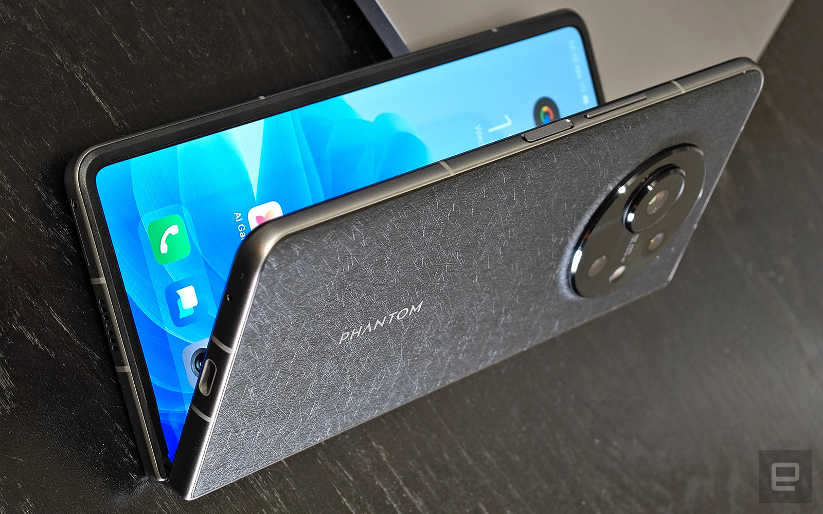 Tecno Phantom V Flip Resim 5