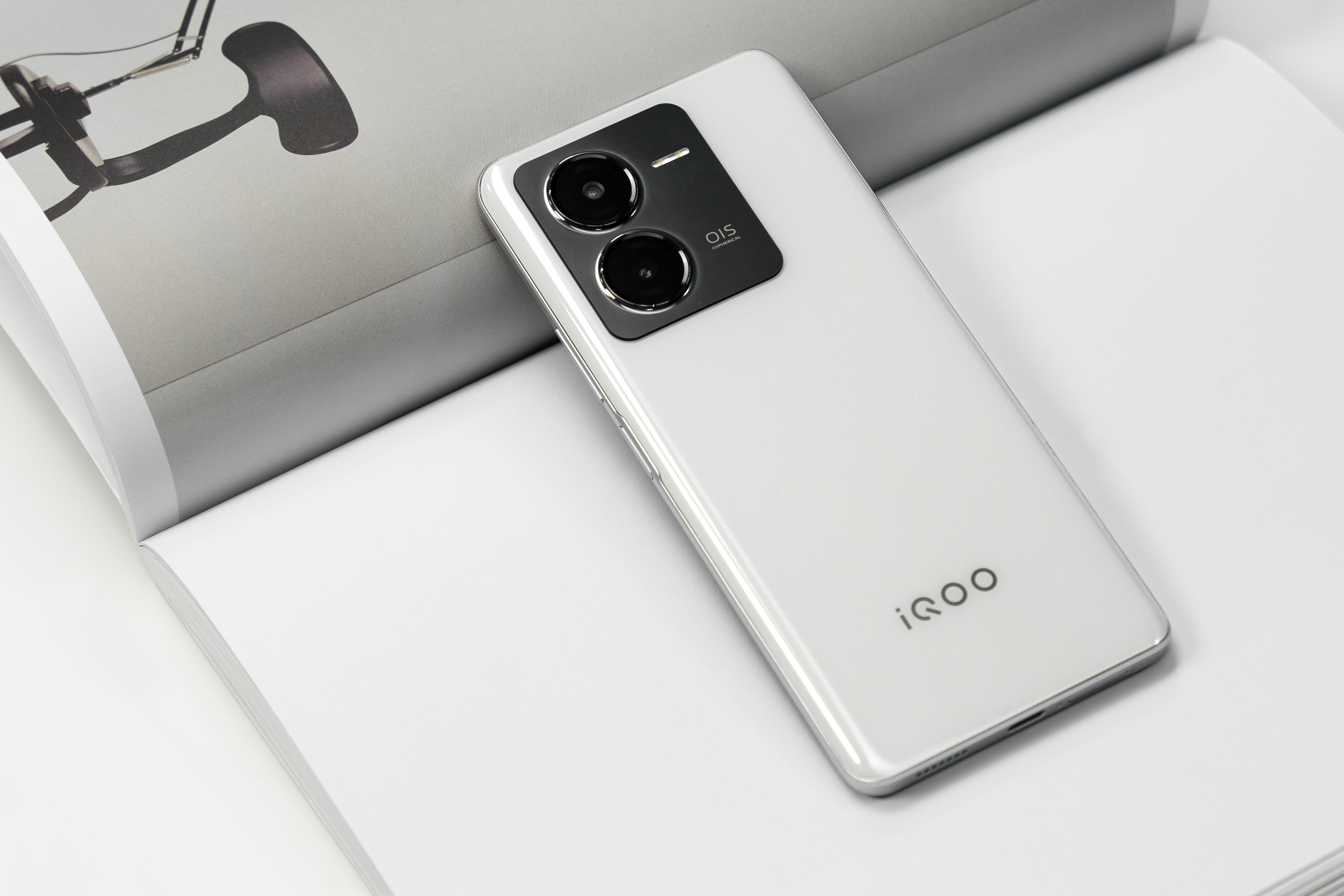 vivo iQOO Z8x Resim 5
