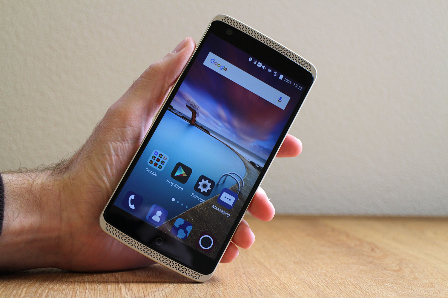 ZTE Axon Elite Resim 3